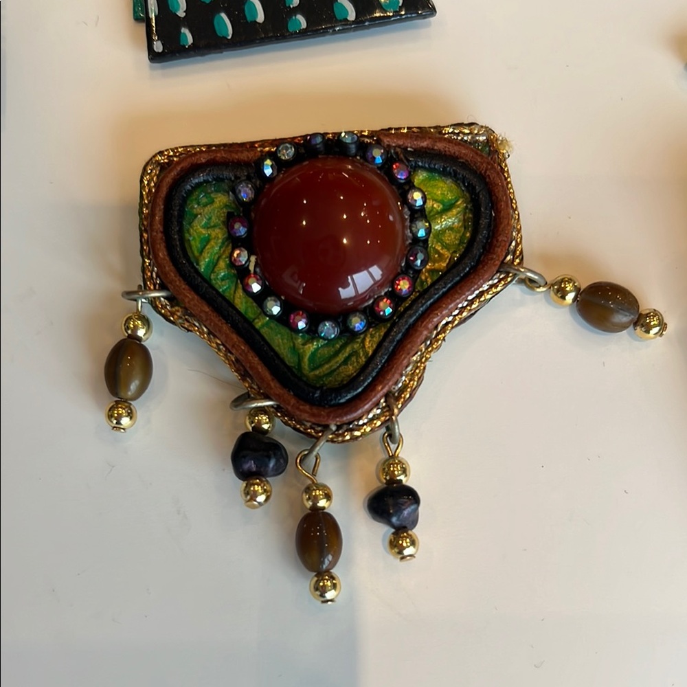 Unique Vintage Brooch Set collection of vintage pins. - Picture 5 of 8